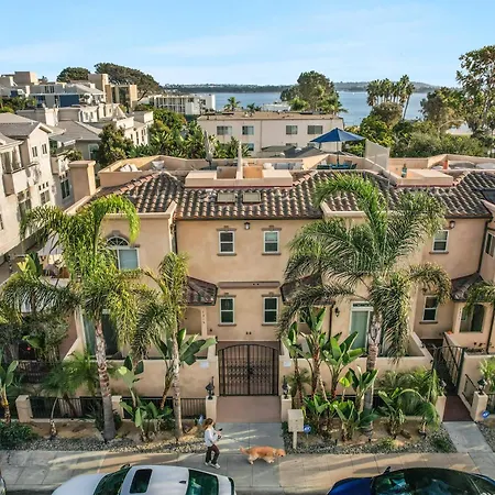 Bay View Dream - Steps To Bay, Rooftop Patio & Ac